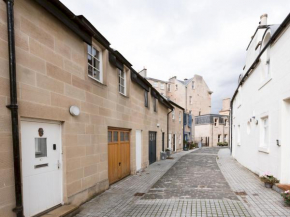 Pass the Keys Beautiful Unique 3Bed Mews Cottage House